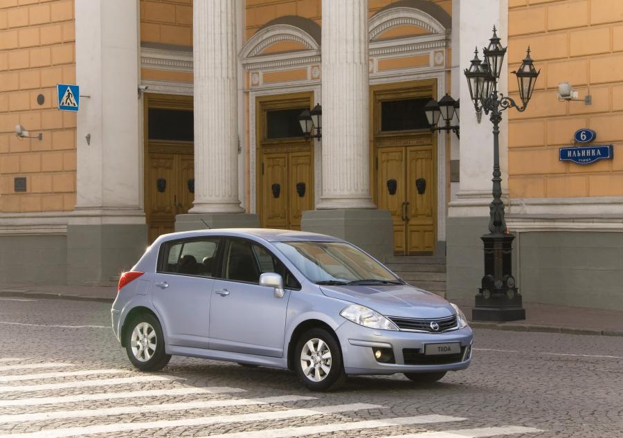  Nissan Tiida 2011 года  (фото 14 из 23)